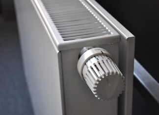 Co steruje termostatem? Co steruje termostatem?