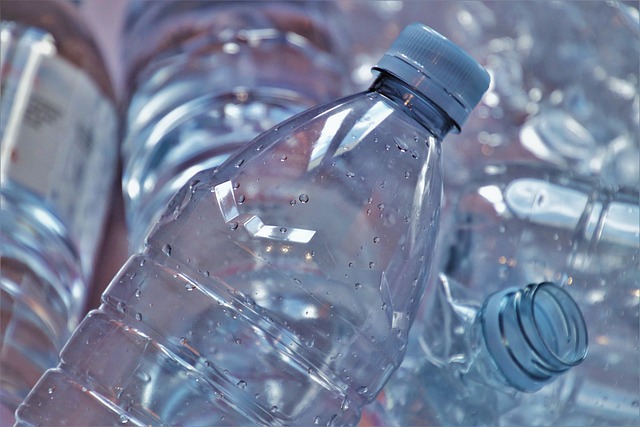 Gdzie wyrzucać plastikowe pojemniki po mięsie? Gdzie wyrzucać plastikowe pojemniki po mięsie?